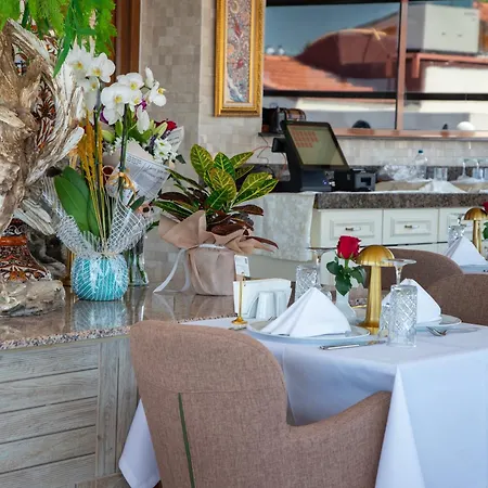 Nayla Palace Hotel-special Category Отель *